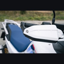 23YM_XL750_TRANSALP_ACC_KNUCKLE_GUARD_5438