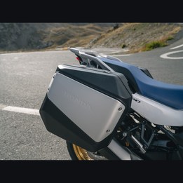 23YM_XL750_TRANSALP_ACC_PANNIER_9282