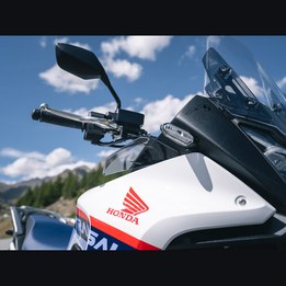 23YM_XL750_TRANSALP_ACC_DEFLECTOR_6544