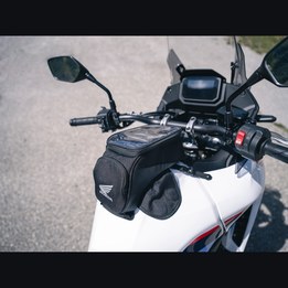 23YM_XL750_TRANSALP_ACC_TANK_BAG_6533