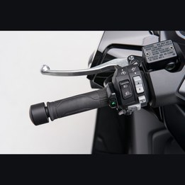 21YM_FORZA125_NIGHTSTAR_BLACK_NH-A84P_GRIP_HEATER